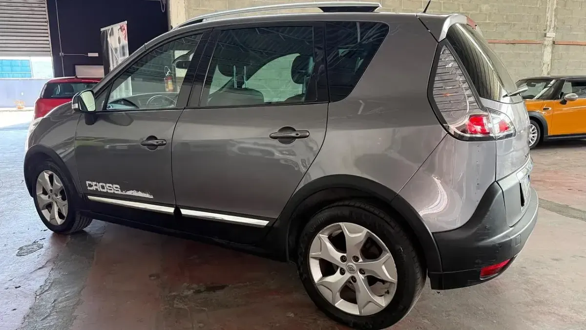 Usata Renault Scénic III XMOD 110 CV (80 kW) 2014 Argento Monovolume