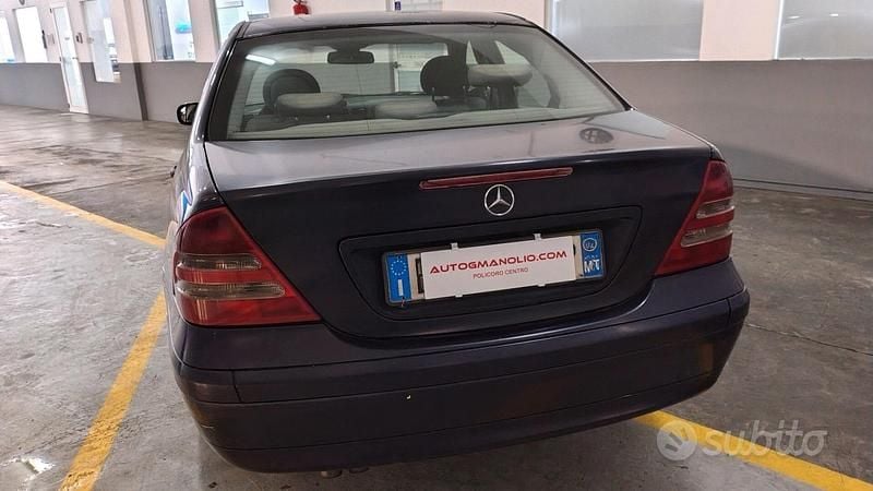 Usata Mercedes C220 116 CV (85 kW) 2002 Blu Berlina