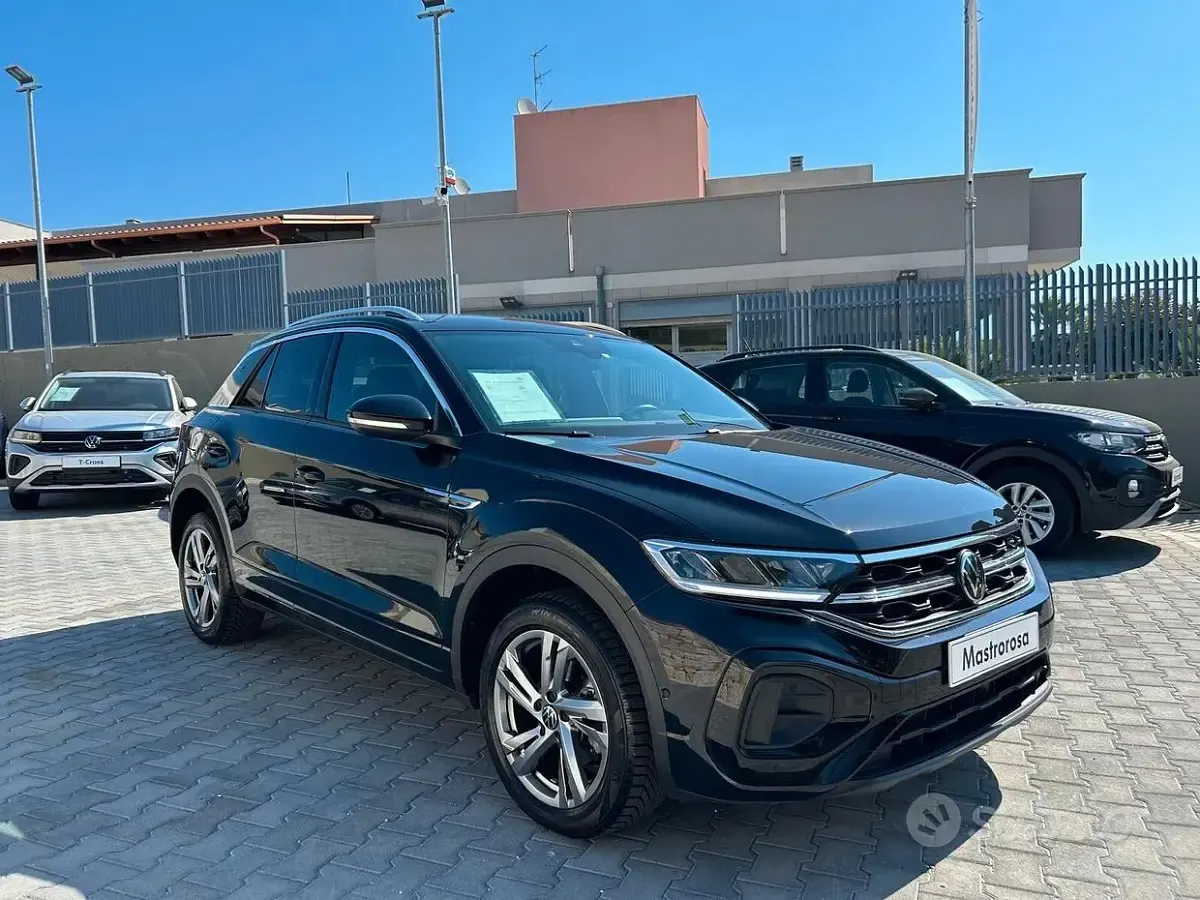 Usata VW T-Roc R-line 150 CV (110 kW) 2023 Nero SUV