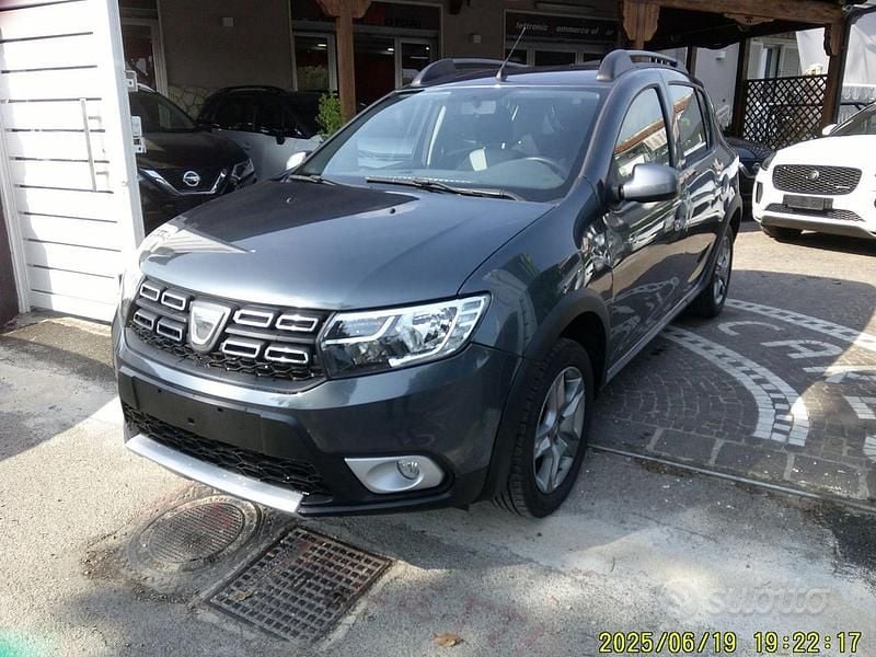 Grigio Usata 2020 Dacia Sandero Stepway Due volumi | 9999 € (Ottimo prezzo) - Immagine 1/4