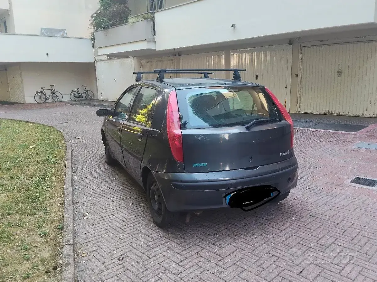Usata Fiat Punto 60 CV (44 kW) 2001 Nero Utilitaria