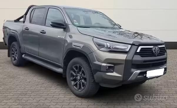 Usata Toyota HiLux 204 CV (150 kW) 2023 Marrone Pick-up