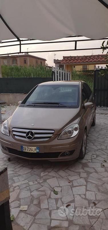Usata Mercedes B180 109 CV (80 kW) 2010 Nero Monovolume