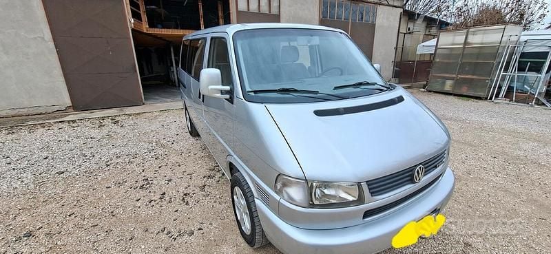 Grigio Usata 2002 VW Caravelle Monovolume | 12.000 € (Buon prezzo) - Immagine 1/4