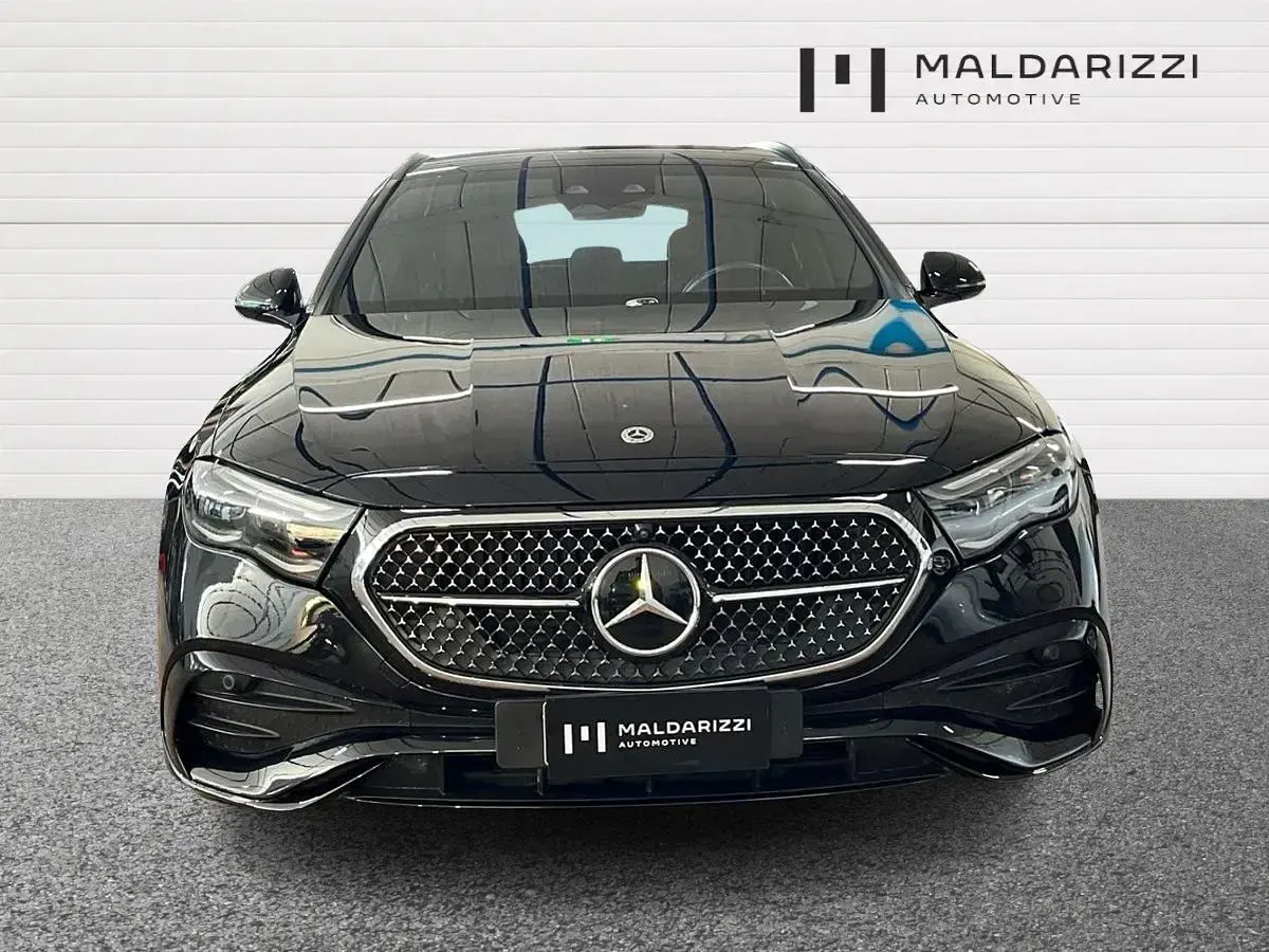 Usata Mercedes 300 Advanced Plus 313 CV (230 kW) 2025 Nero Station wagon