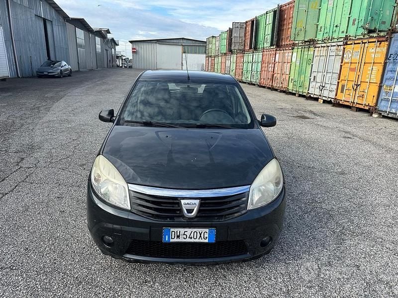 Usata Dacia Sandero Lauréate 72 CV (52 kW) 2010 Grigio Berlina