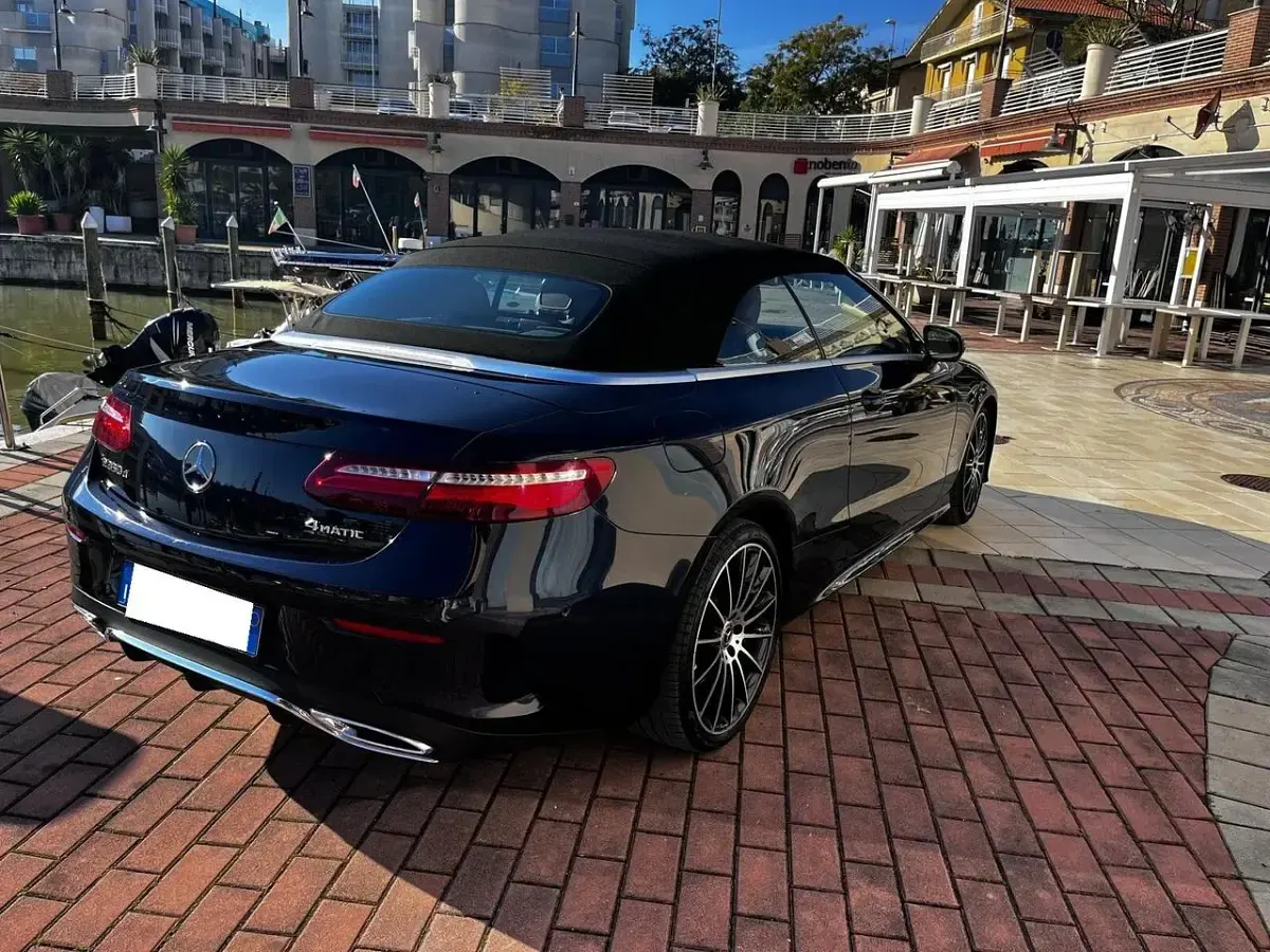 Usata Mercedes E350 258 CV (189 kW) 2018 Blu Cabrio
