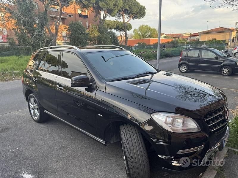 Käytetty Mercedes ML250 204 HP (150 kW) 2013 Musta Katumaasturi