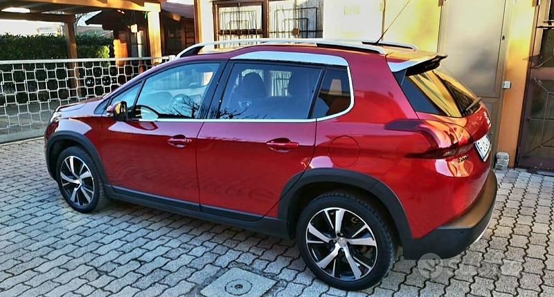 Usata Peugeot 2008 110 CV (80 kW) 2017 Rosso SUV