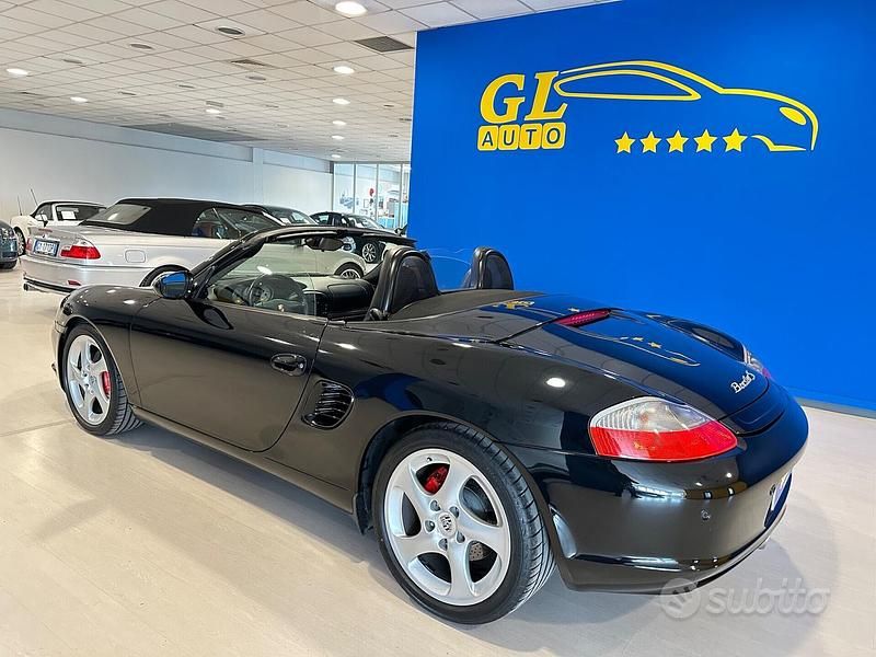 Second-hand Porsche Boxster 260 CP (191 kW) 2005 Negru Cabrio