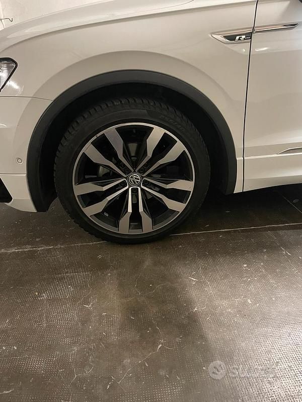 Usata VW Tiguan R-line 131 CV (96 kW) 2020 Bianco SUV