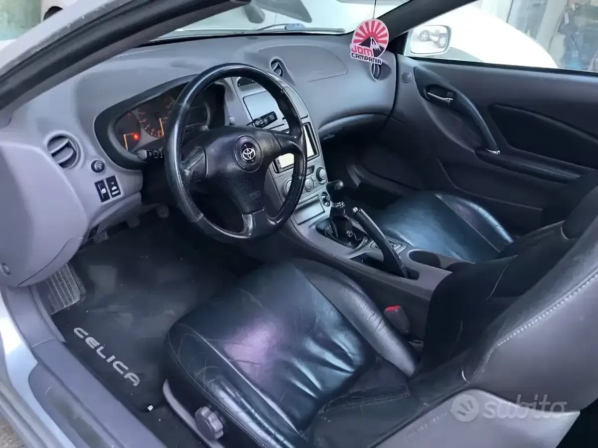 Begagnad Toyota Celica T2 143 HK (105 kW) 2000 Silver Sportkupé