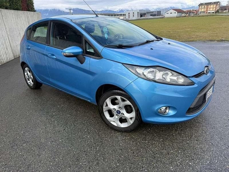 Usata 2012 Ford Fiesta Titanium Tre volumi | 2300 € (Super prezzo) - Immagine 1/4