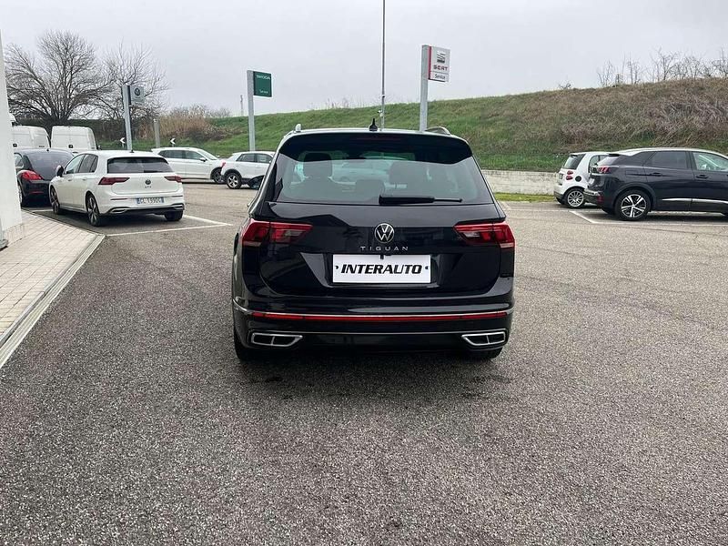 Usata VW Tiguan R-line 150 CV (110 kW) 2023 Deep black perlato SUV