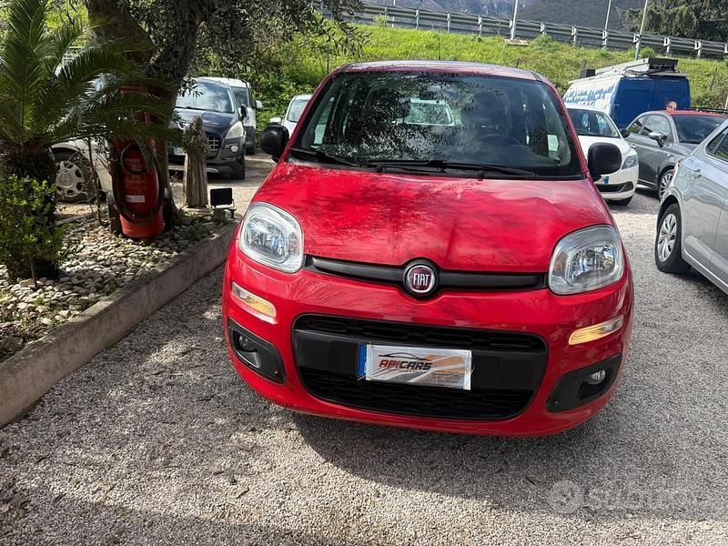 Usata Fiat Panda Lounge 69 CV (50 kW) 2017 Rosso Utilitaria
