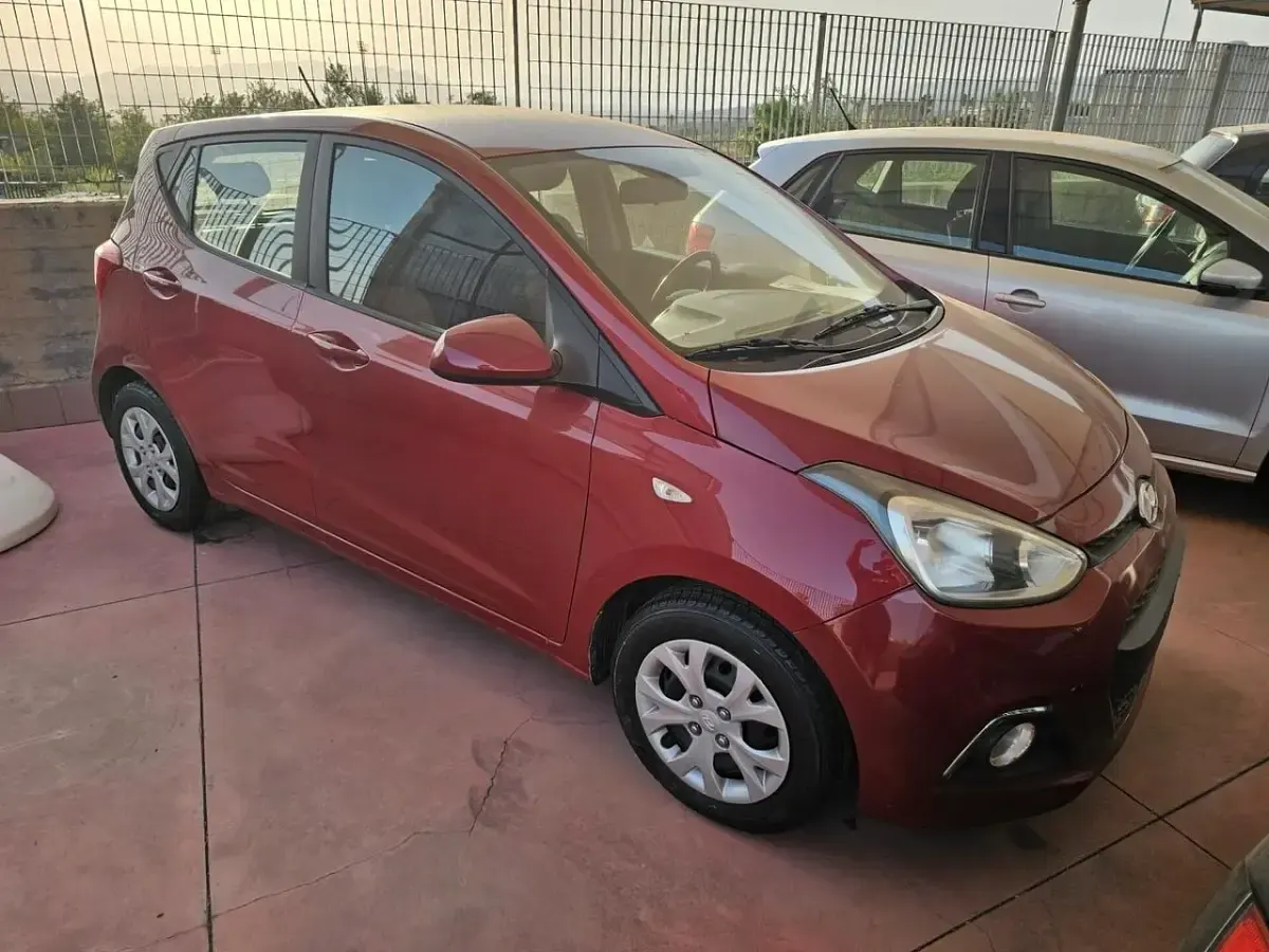 Usata Hyundai i10 Style 66 CV (48 kW) 2014 Rosso Utilitaria