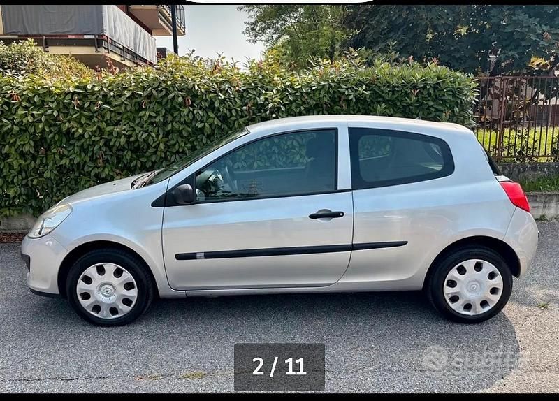 Usata Renault R12 58 CV (42 kW) 2007 Grigio Berlina