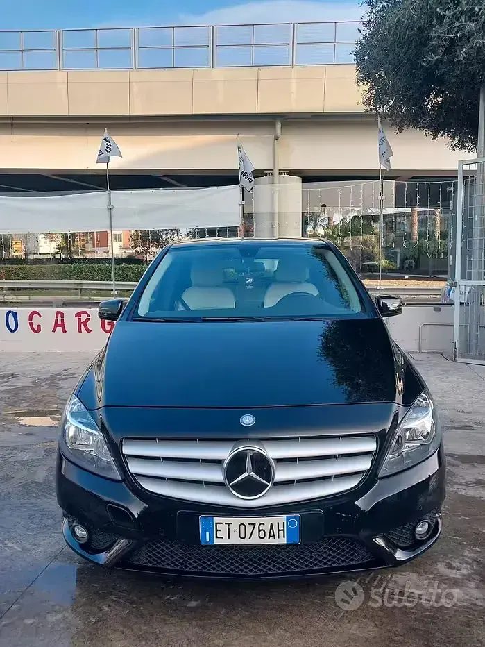Usata Mercedes B160 Premium 109 CV (80 kW) 2013 Nero Utilitaria