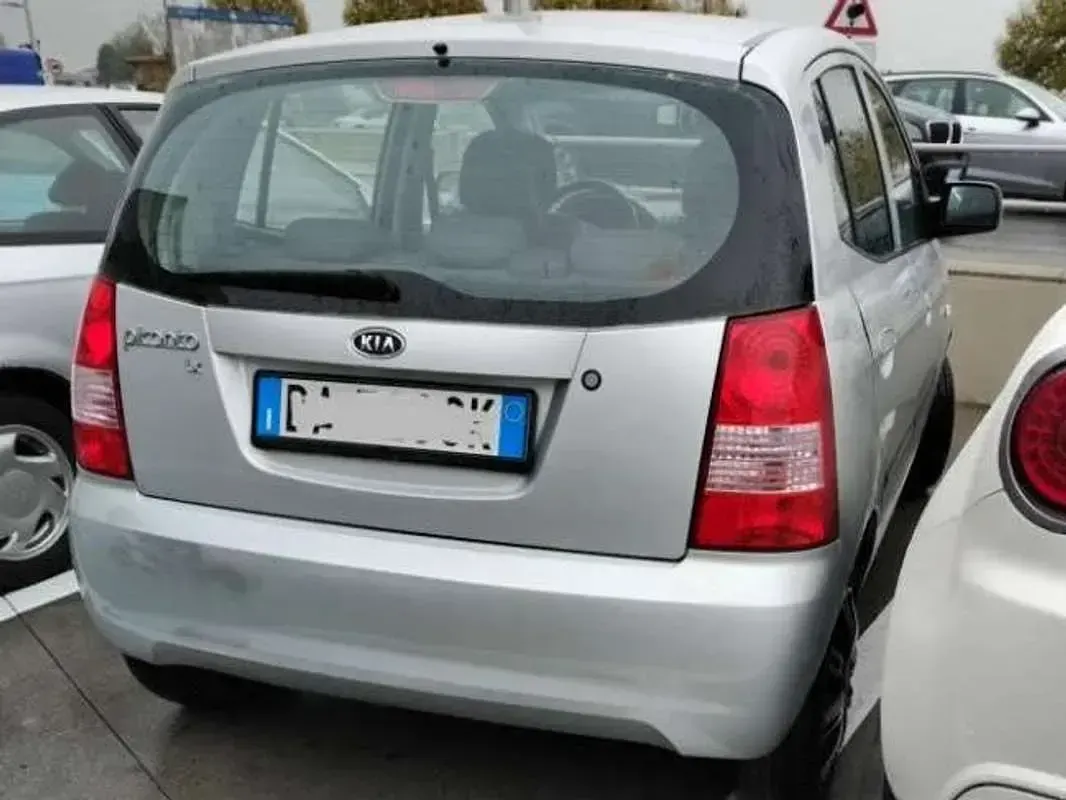 Usata Kia Picanto LX 60 CV (44 kW) 2006 Argento Utilitaria