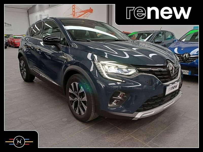 Usata Renault Captur Techno 101 CV (74 kW) 2023 Blu marine pastello SUV