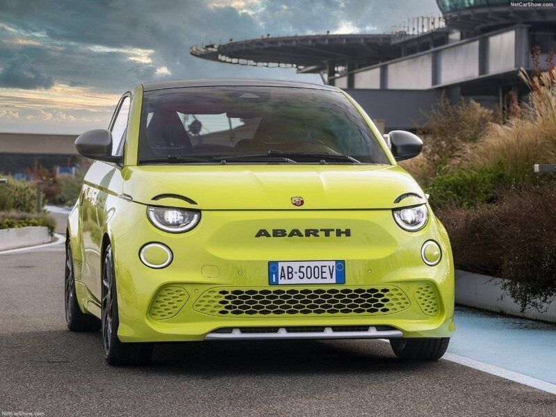 Usata Abarth 500e 114 kW (155 CV) 2024 Bianco pastello Utilitaria