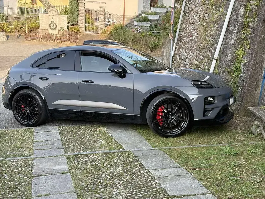 Usata Porsche Macan Turbo 469 kW (639 CV) 2025 Grigio SUV