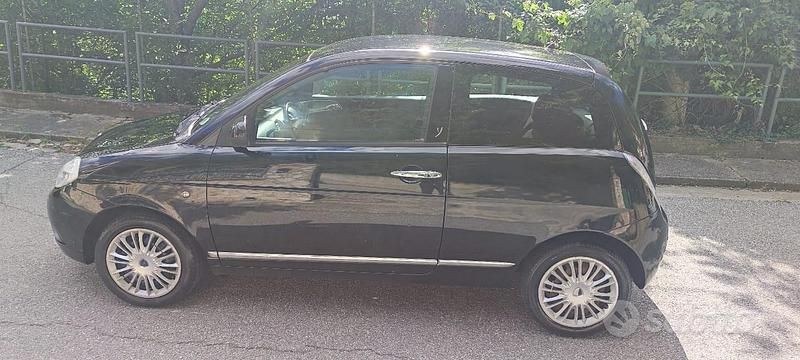 Usata Lancia Ypsilon 75 CV (55 kW) 2011 Nero Utilitaria