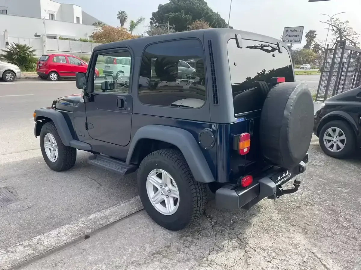 Usata Jeep Wrangler 118 CV (86 kW) 2002 Bluazzurro SUV