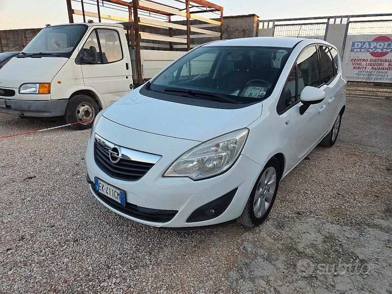 Usata Opel Meriva 95 CV (69 kW) 2011 Monovolume