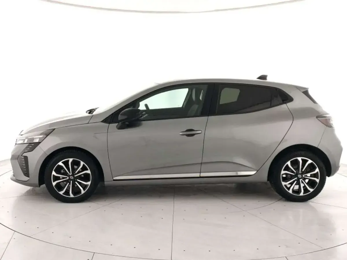 Usata Renault Clio V Techno 91 CV (66 kW) 2025 Grigio Berlina