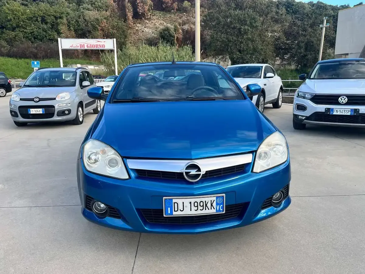 Usata Opel Tigra Enjoy 69 CV (50 kW) 2007 Blu/azzurro Cabrio