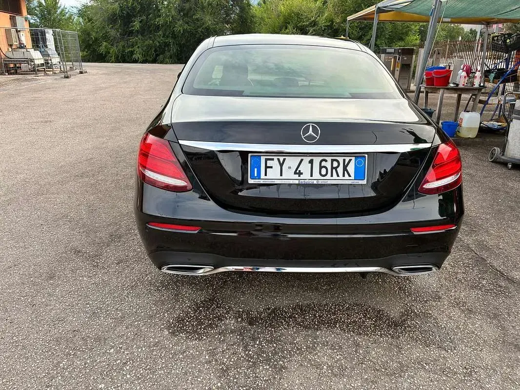 Usata Mercedes E220 194 CV (142 kW) 2019 Nero Berlina