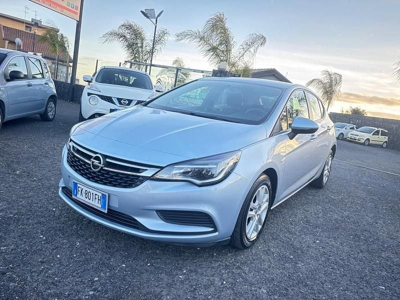 Usata Opel Astra Business 110 CV (80 kW) 2017 Blu Berlina