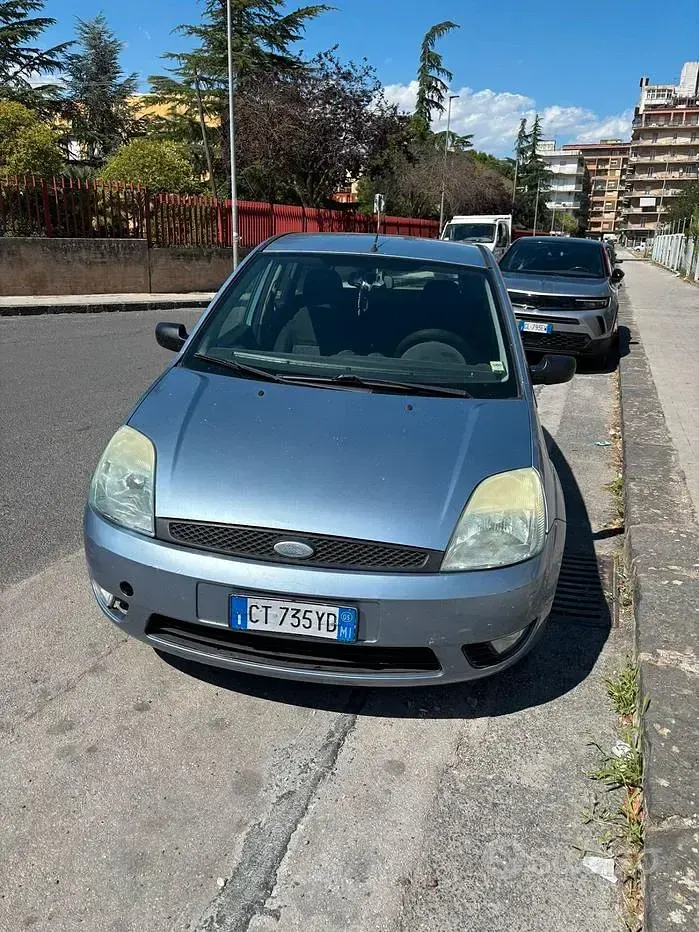 Usata Ford Fiesta 80 CV (58 kW) 2005 Bluazzurro Utilitaria