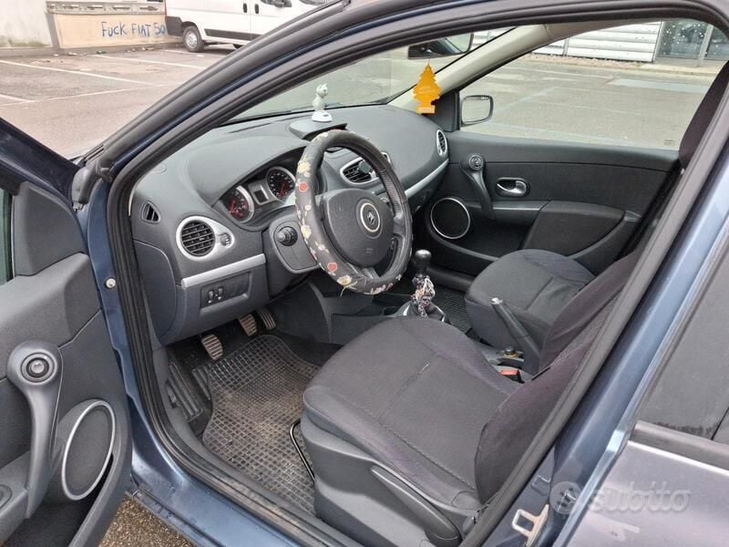 Usata Renault Clio II 58 CV (42 kW) 2005 Grigio Utilitaria