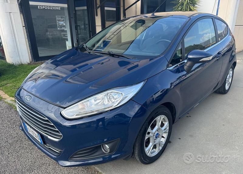Usata Ford Fiesta Titanium 75 CV (55 kW) 2015 Blu Berlina