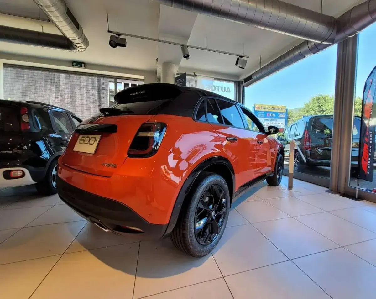 Nuova Fiat 600 Icon 101 CV (74 kW) 2026 Arancione SUV