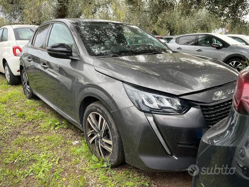 Usata Peugeot 208 Allure 102 CV (75 kW) 2022 Grigio Utilitaria