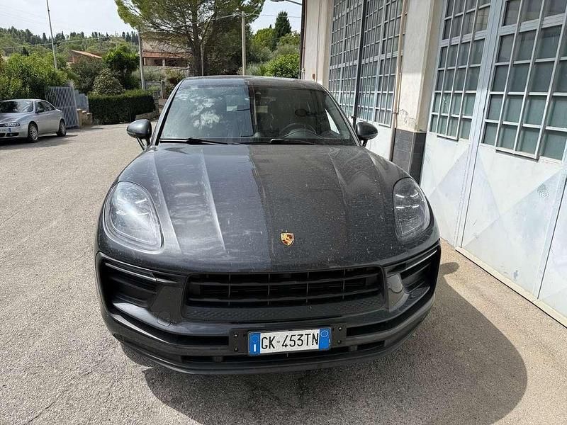 Grigio Usata 2022 Porsche Macan SUV | 63.000 € (Cara) - Immagine 1/4
