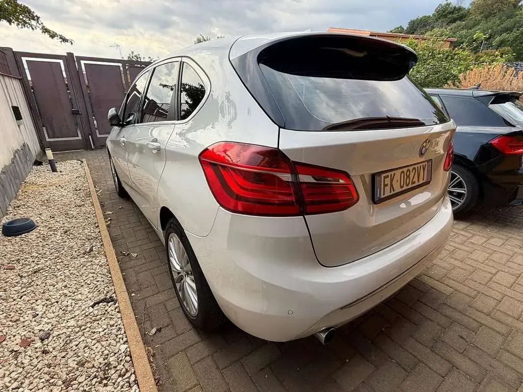 Usata BMW 218 Active Tourer Luxury Line 150 CV (110 kW) 2017 Bianco Monovolume