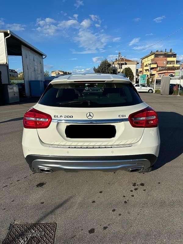 Usata Mercedes GLA200 136 CV (100 kW) 2014 Bianco SUV