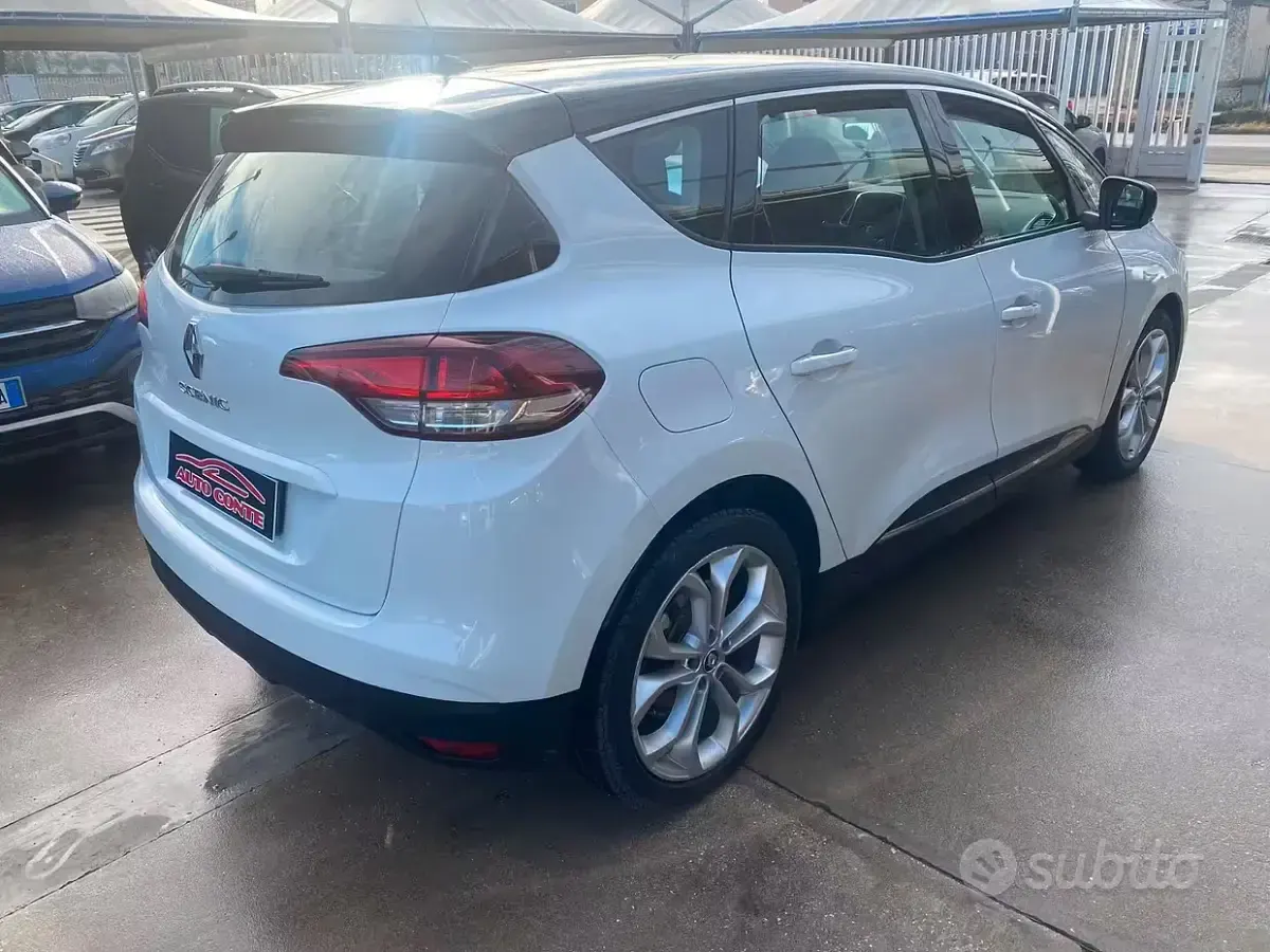 Usata Renault Scénic Zen 110 CV (80 kW) 2017 Grigio Monovolume