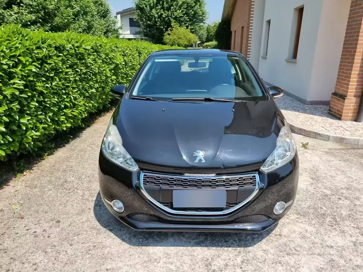 Usata Peugeot 208 82 CV (60 kW) 2012 Nero Utilitaria