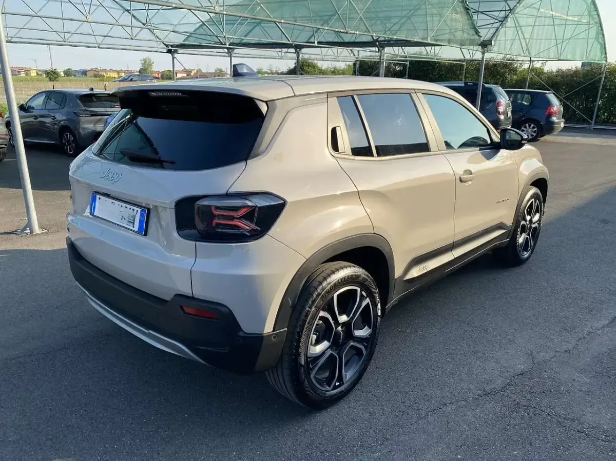 Usata Jeep Avenger EV Summit 61 kW (84 CV) 2025 Beige SUV