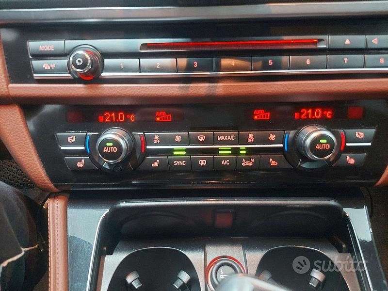 Usata BMW 530 Luxury Line 249 CV (183 kW) 2016 Marrone Station wagon