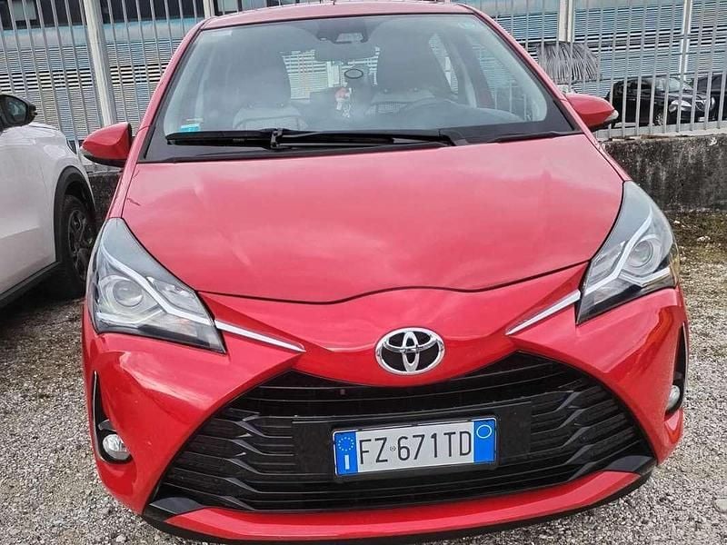 Usata Toyota Yaris Active 72 CV (52 kW) 2020 Rosso Berlina