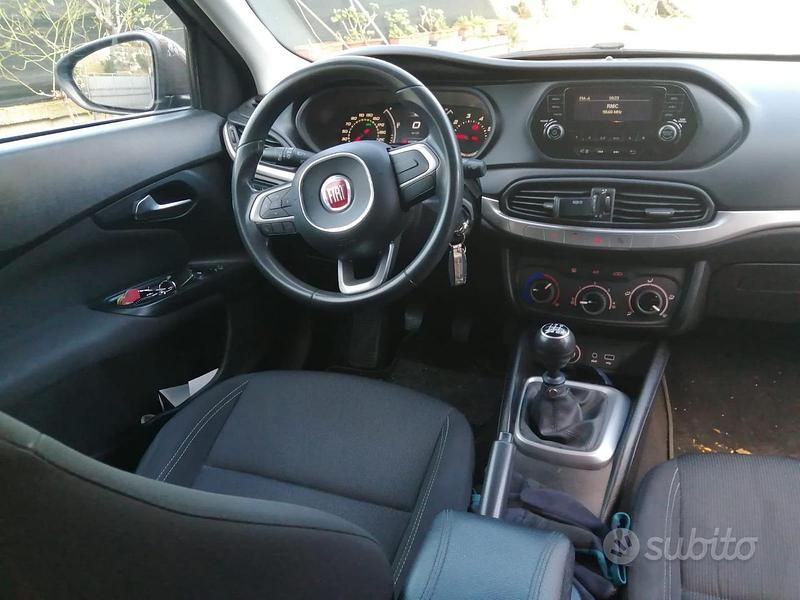 Usata Fiat Tipo 120 CV (88 kW) 2017 Marrone Berlina