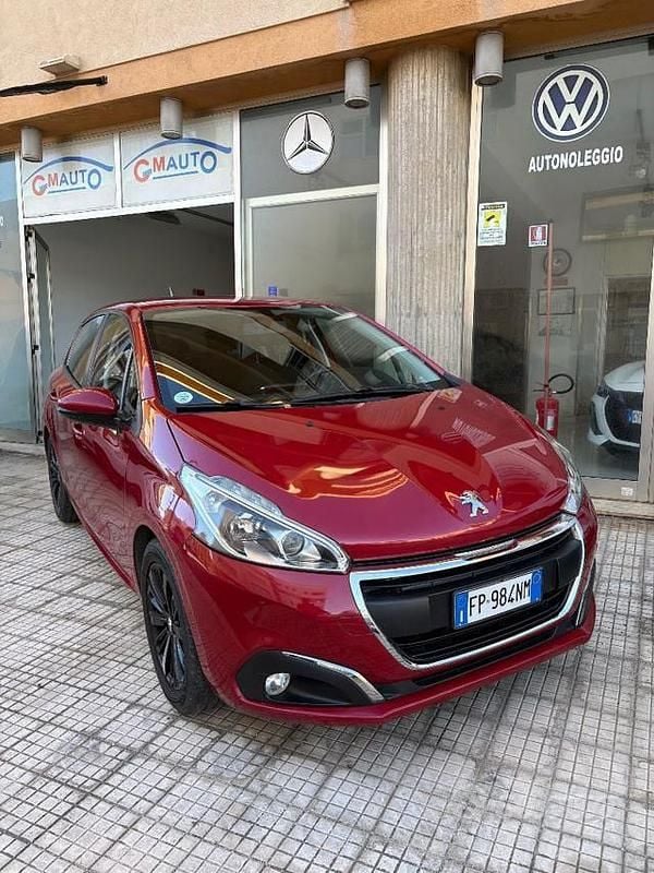 Usata Peugeot 208 Active 81 CV (59 kW) 2018 Rosso Utilitaria