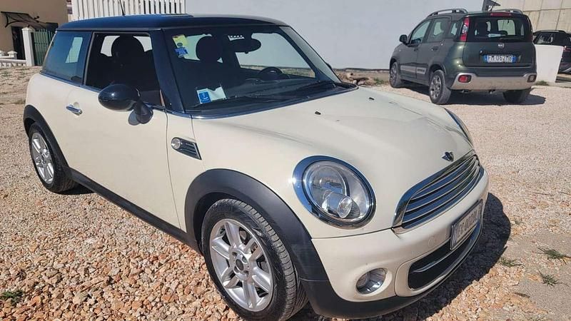 Usata Mini Cooper D 111 CV (81 kW) 2010 Utilitaria