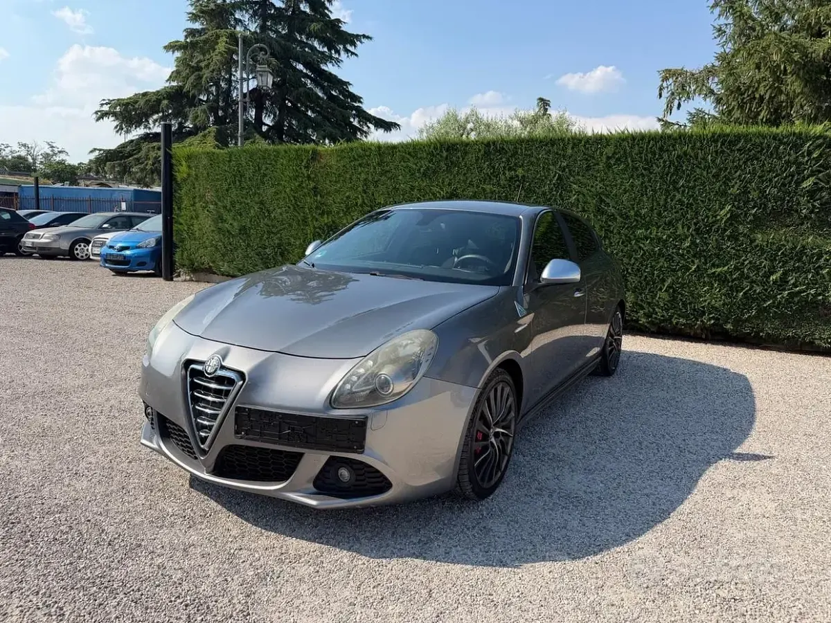 Usata Alfa Romeo Giulietta Quadrifoglio Verde 235 CV (172 kW) 2013 Grigio Utilitaria